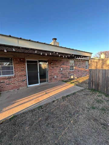 6120 SW Oakcliff Ave, Lawton, OK 73505
