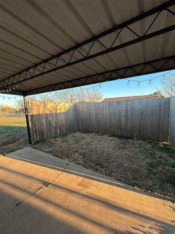 6120 SW Oakcliff Ave, Lawton, OK 73505