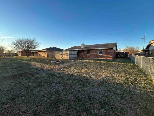 6120 SW Oakcliff Ave, Lawton, OK 73505