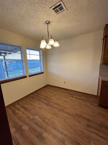6120 SW Oakcliff Ave, Lawton, OK 73505