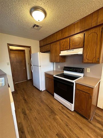 6120 SW Oakcliff Ave, Lawton, OK 73505