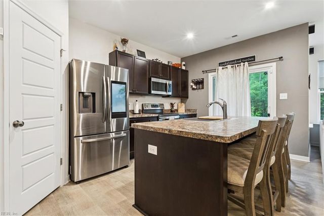 7730 Leeds Castle LN, New Kent, VA 23124