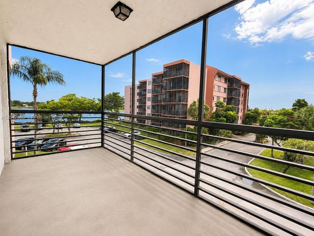 20840 San Simeon Way 308, Miami, FL 33179