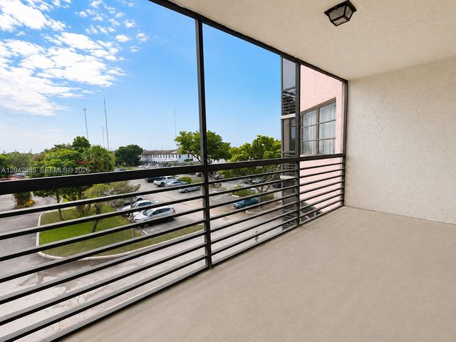20840 San Simeon Way 308, Miami, FL 33179