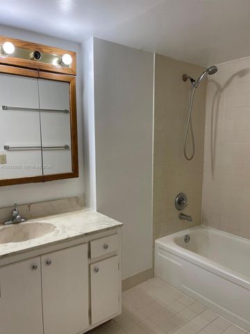 20840 San Simeon Way 308, Miami, FL 33179
