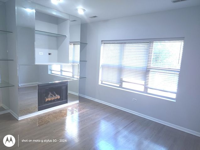 2367 E 70th Place 1A, Chicago, IL 60649