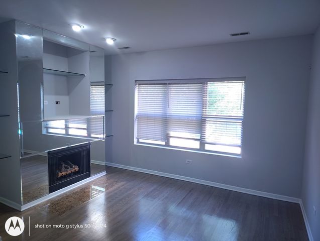 2367 E 70th Place 1A, Chicago, IL 60649