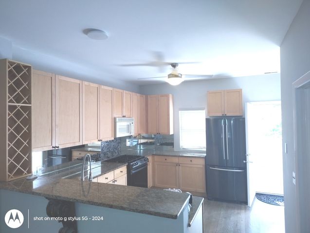 2367 E 70th Place 1A, Chicago, IL 60649