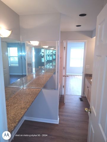 2367 E 70th Place 1A, Chicago, IL 60649