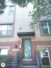 2367 E 70th Place 1A, Chicago, IL 60649
