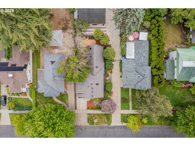 2220 17TH Ave, Forest Grove, OR 97116