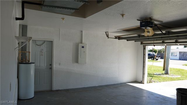 3418 SE 15th PL, Cape Coral, FL 33904