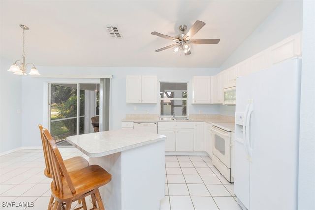 3418 SE 15th PL, Cape Coral, FL 33904