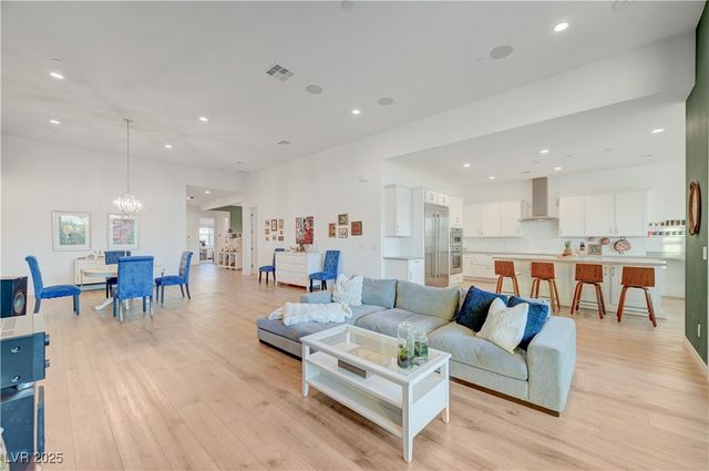 3382 Creek Bend Avenue, Henderson, NV 89044