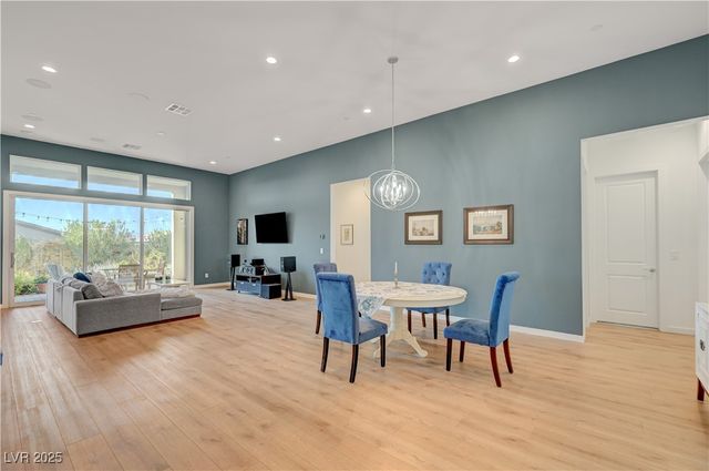 3382 Creek Bend Avenue, Henderson, NV 89044