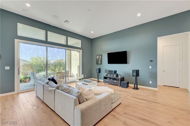 3382 Creek Bend Avenue, Henderson, NV 89044