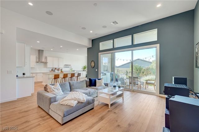 3382 Creek Bend Avenue, Henderson, NV 89044