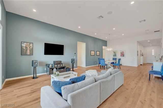 3382 Creek Bend Avenue, Henderson, NV 89044