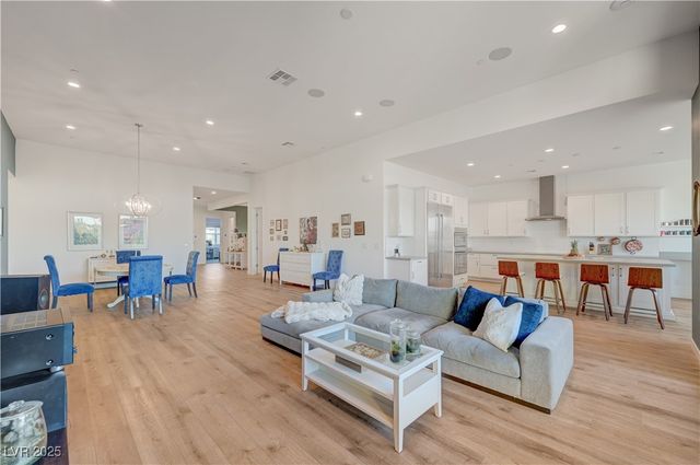 3382 Creek Bend Avenue, Henderson, NV 89044