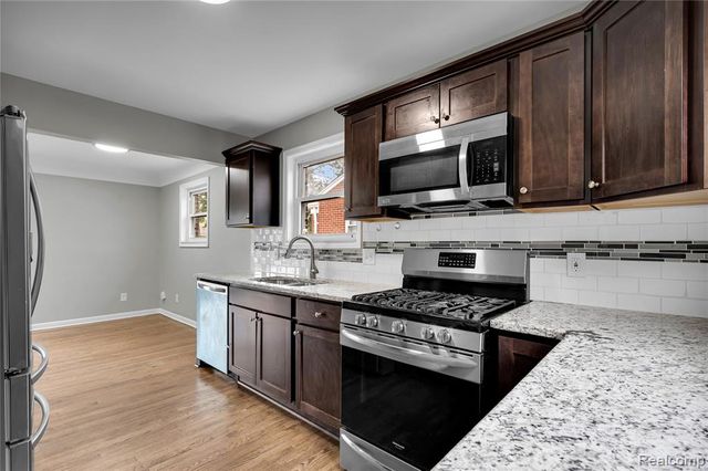 8577 Dixie Lane, Dearborn Heights, MI 48127
