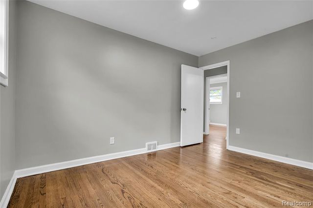 8577 Dixie Lane, Dearborn Heights, MI 48127