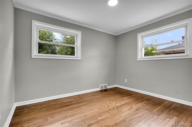 8577 Dixie Lane, Dearborn Heights, MI 48127
