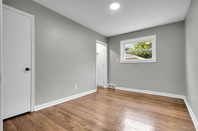 8577 Dixie Lane, Dearborn Heights, MI 48127