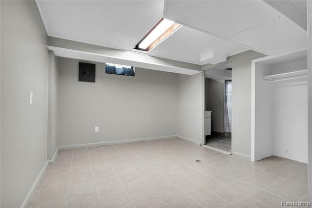 8577 Dixie Lane, Dearborn Heights, MI 48127