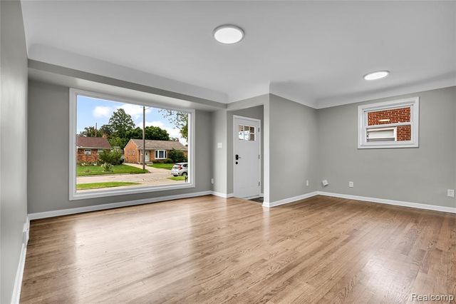 8577 Dixie Lane, Dearborn Heights, MI 48127