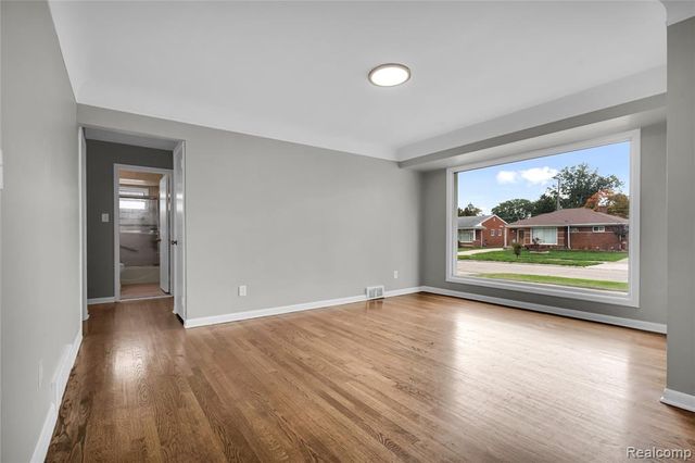 8577 Dixie Lane, Dearborn Heights, MI 48127