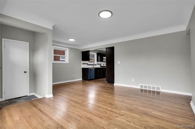 8577 Dixie Lane, Dearborn Heights, MI 48127