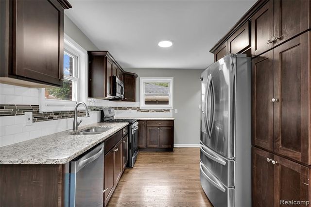 8577 Dixie Lane, Dearborn Heights, MI 48127
