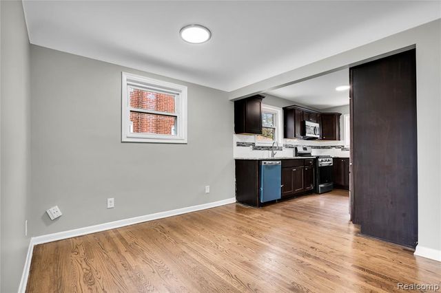 8577 Dixie Lane, Dearborn Heights, MI 48127