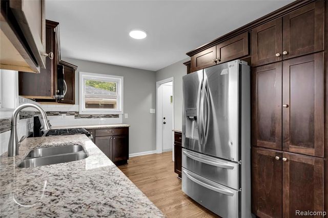 8577 Dixie Lane, Dearborn Heights, MI 48127