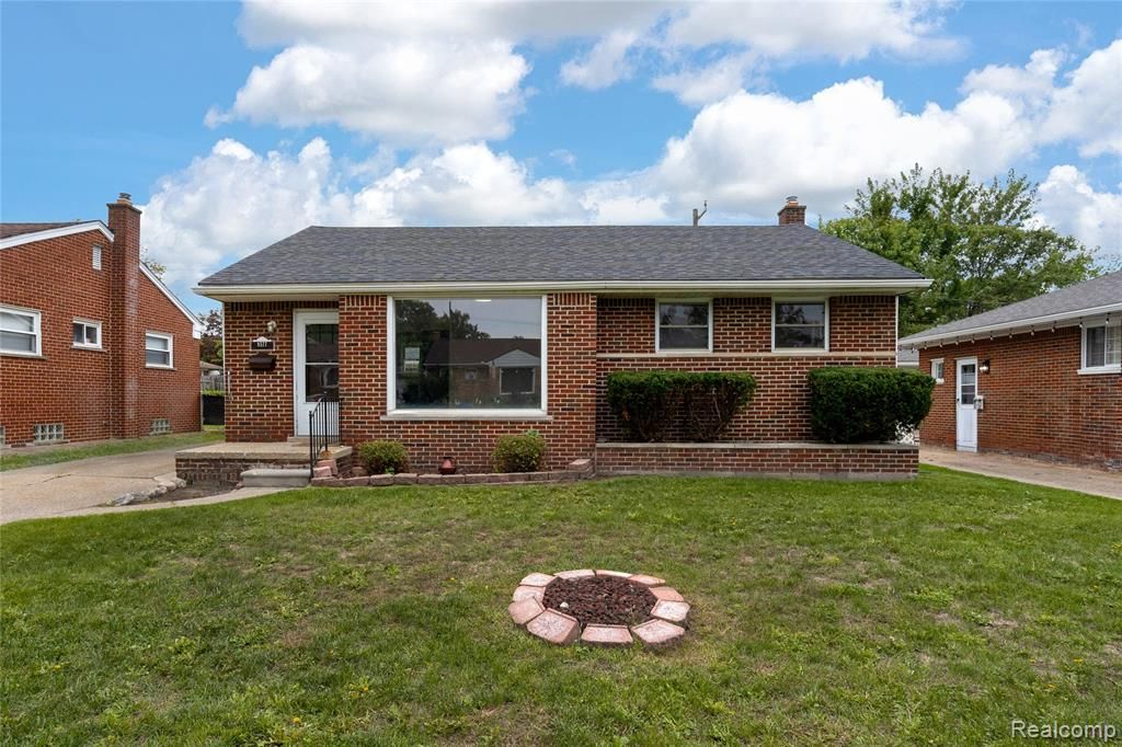 8577 Dixie Lane, Dearborn Heights, MI 48127
