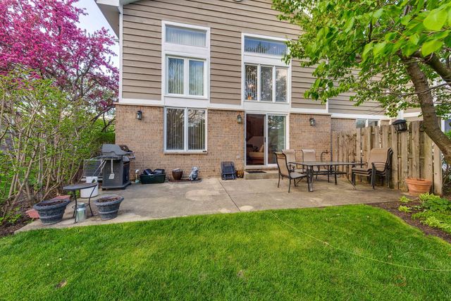 73 Woodstone Drive, Buffalo Grove, IL 60089