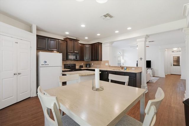 2513 Las Brisas St, Corpus Christi, TX 78414