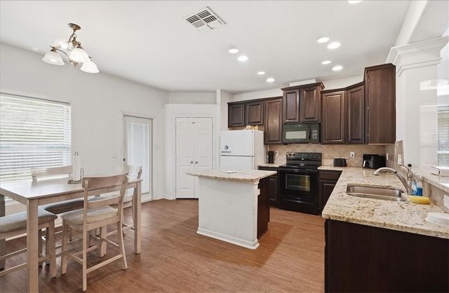 2513 Las Brisas St, Corpus Christi, TX 78414