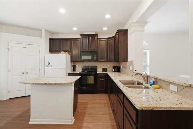 2513 Las Brisas St, Corpus Christi, TX 78414
