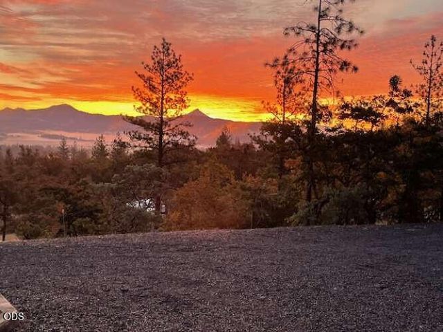 693 Ironwood Drive, Eagle Point, OR 97524
