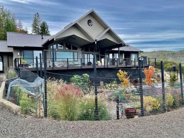 693 Ironwood Drive, Eagle Point, OR 97524