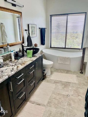 693 Ironwood Drive, Eagle Point, OR 97524