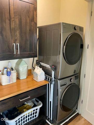 693 Ironwood Drive, Eagle Point, OR 97524