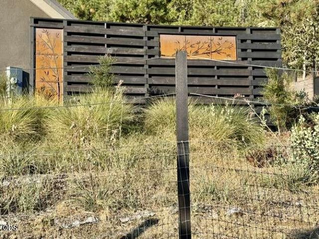 693 Ironwood Drive, Eagle Point, OR 97524