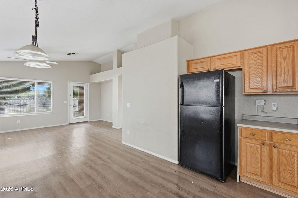 Image 12 of property listing at 2049 N 109TH Avenue, Avondale, AZ 85392