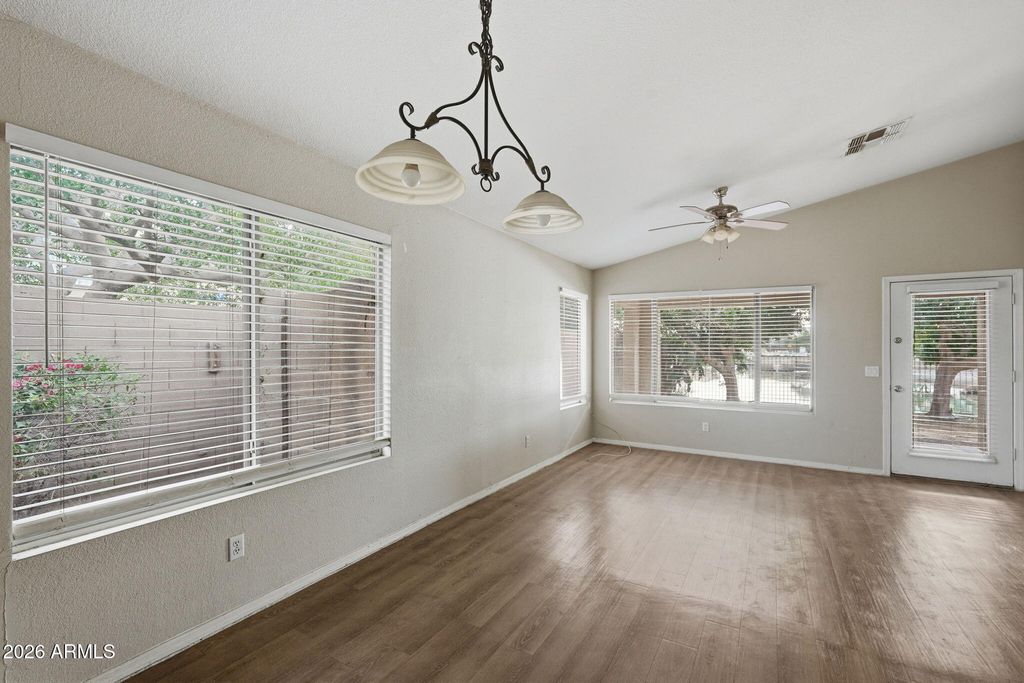 Image 14 of property listing at 2049 N 109TH Avenue, Avondale, AZ 85392