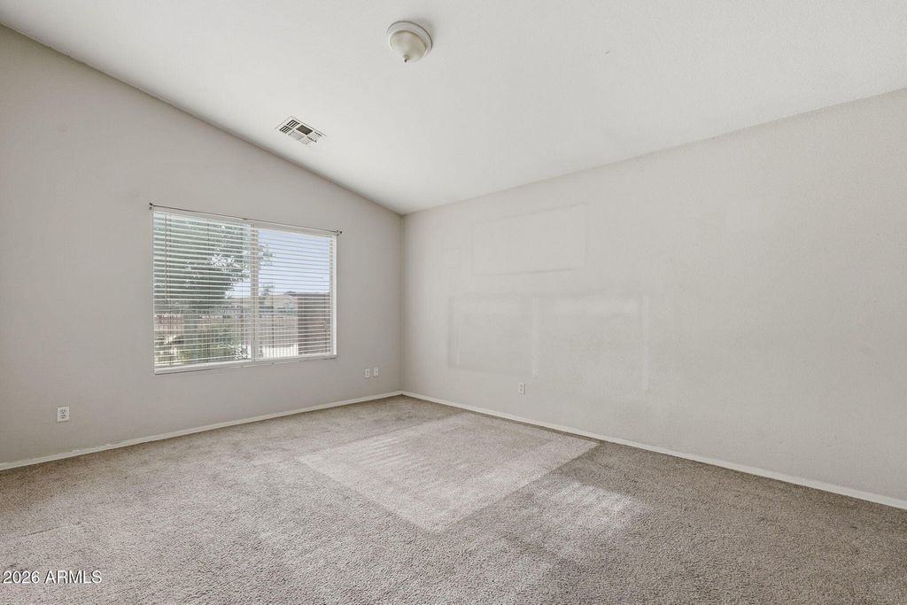 Image 15 of property listing at 2049 N 109TH Avenue, Avondale, AZ 85392