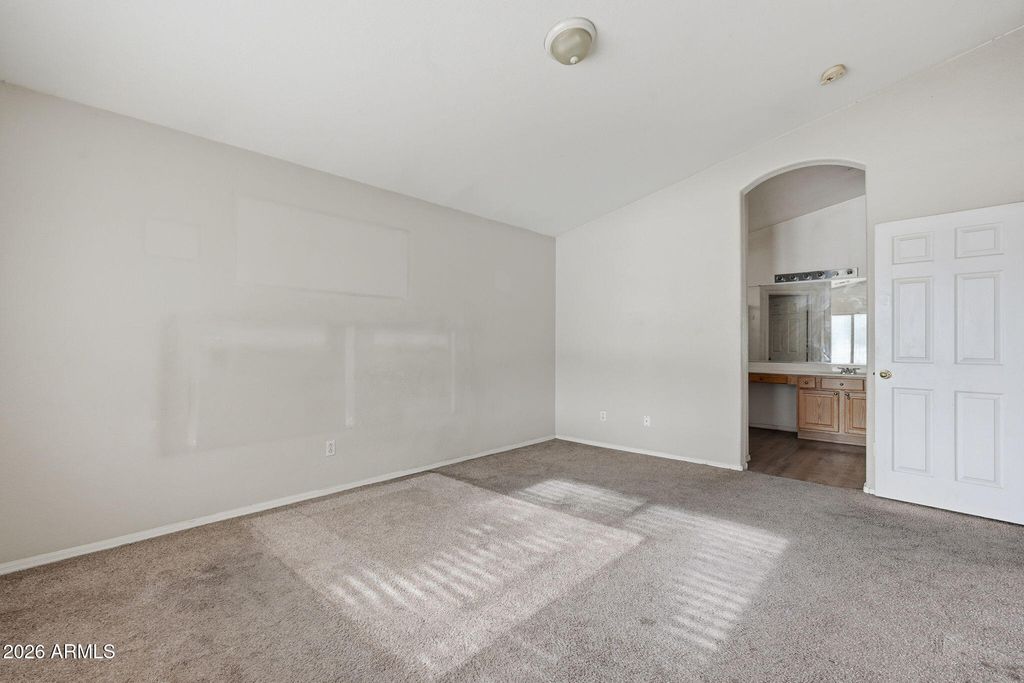 Image 16 of property listing at 2049 N 109TH Avenue, Avondale, AZ 85392