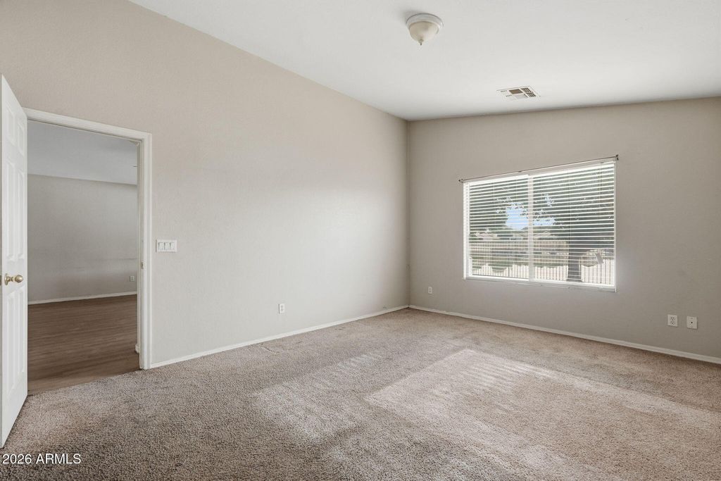 Image 17 of property listing at 2049 N 109TH Avenue, Avondale, AZ 85392