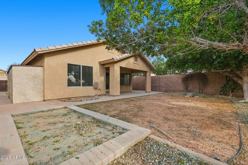 Image 29 of property listing at 2049 N 109TH Avenue, Avondale, AZ 85392